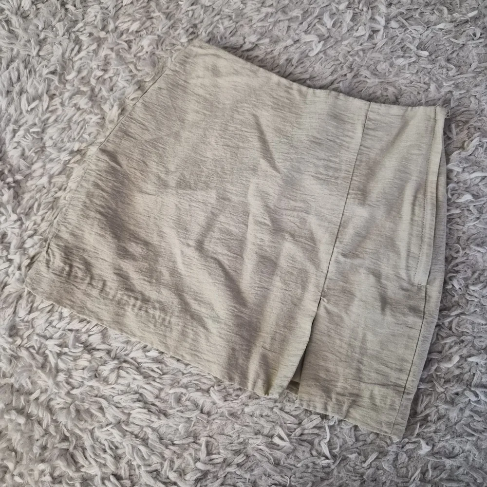 H&M Beige Mini Skirt